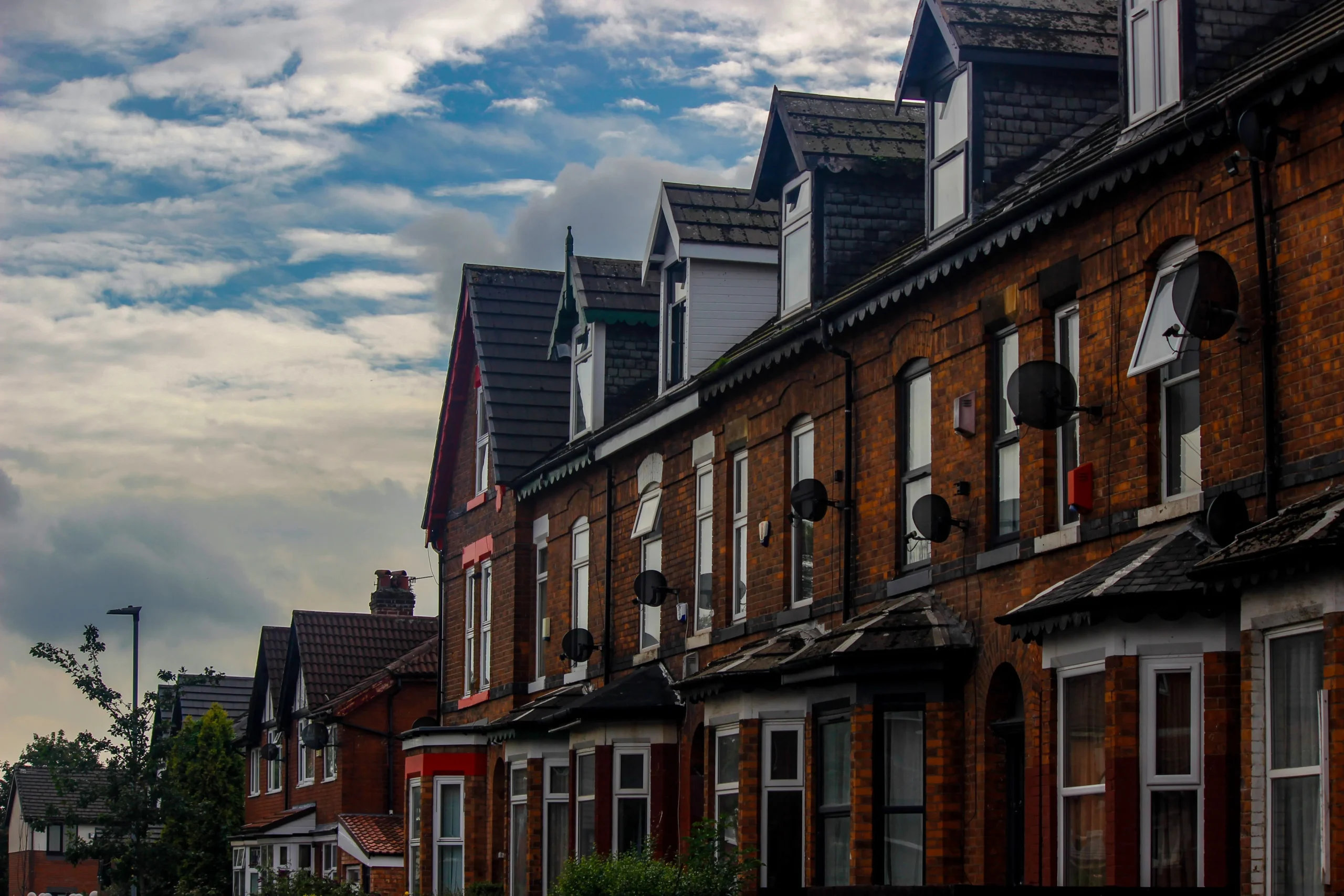 Cash Buyer vs Estate Agent vs Auction: Which Selling Route Is Right for You?